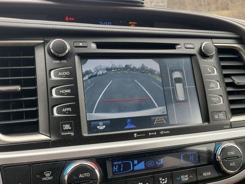 Used 2018 Toyota Highlander Limited Platinum image 24