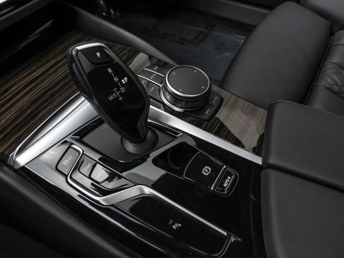 Used 2023 BMW 530i w/ Premium Package RWD image 28