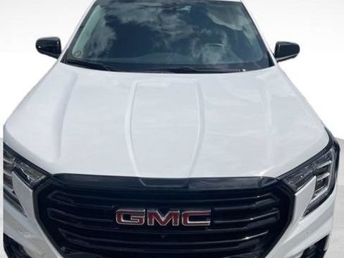 Used 2023 GMC Terrain SLT w/ Tech Package FWD image 11