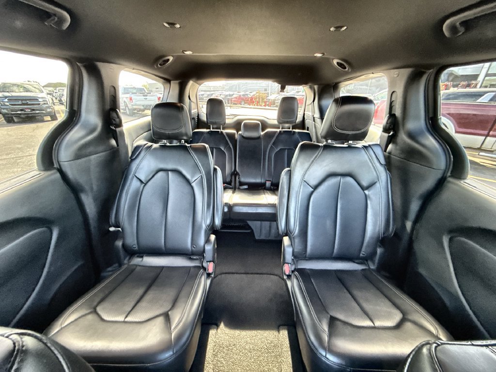 Used 2025 Chrysler Pacifica Select FWD image 24