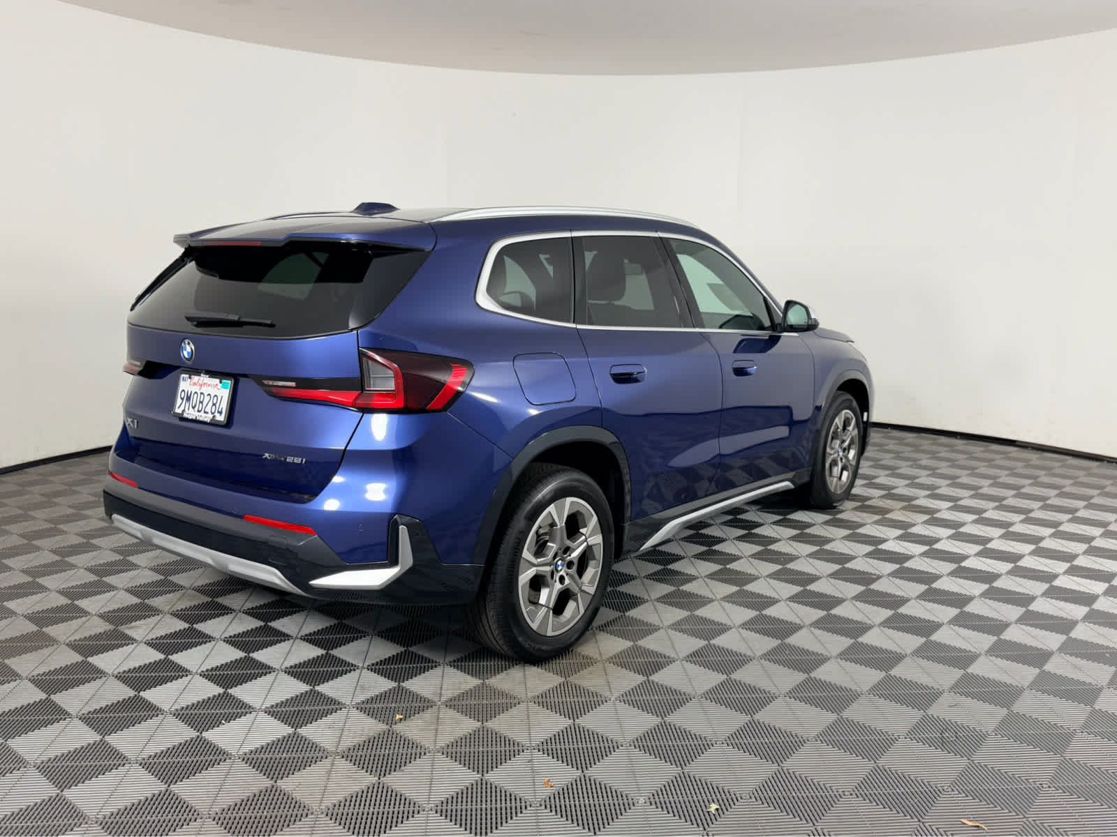 Used 2024 BMW X1 xDrive28i w/ Convenience Package AWD/4WD image 3