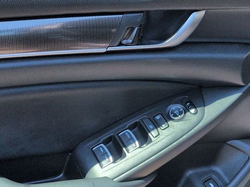 Used 2019 Honda Accord Sport image 10