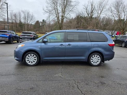 Used 2017 Toyota Sienna LE image 5