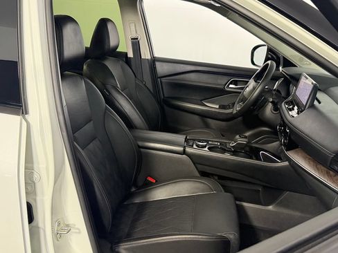 Used 2025 Nissan Rogue Platinum w/ Tech Package AWD/4WD image 31