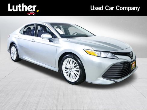 Used 2018 Toyota Camry XLE FWD image 1