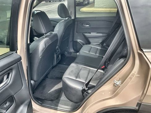 Used 2025 Nissan Rogue SL w/ Tech Package AWD/4WD image 13
