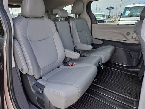 Used 2024 Toyota Sienna XLE image 14