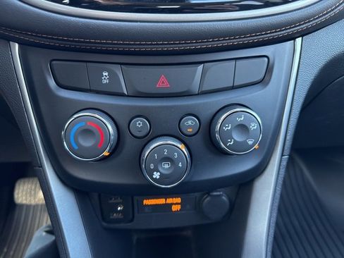 Used 2020 Chevrolet Trax LT w/ Driver Confidence Package image 19