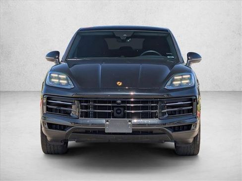 Used 2025 Porsche Cayenne Coupe AWD/4WD image 2