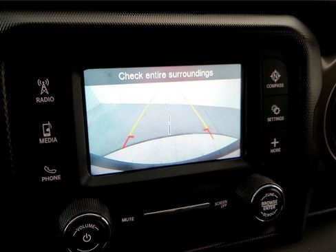 Used 2018 Jeep Wrangler Unlimited Sport S image 19