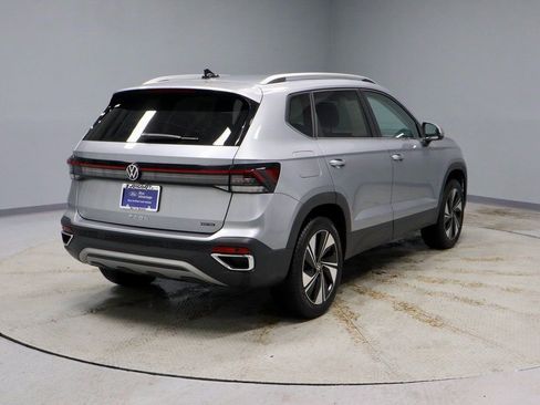 Used 2025 Volkswagen Taos SE image 11
