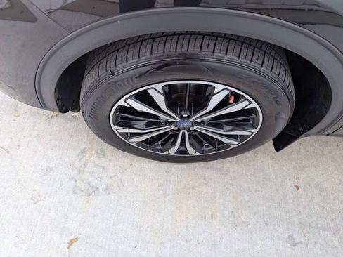 Used 2022 Ford Escape SE w/ SE Sport Appearance Package image 8