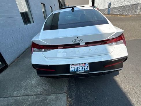 Used 2025 Hyundai Elantra SEL FWD image 4
