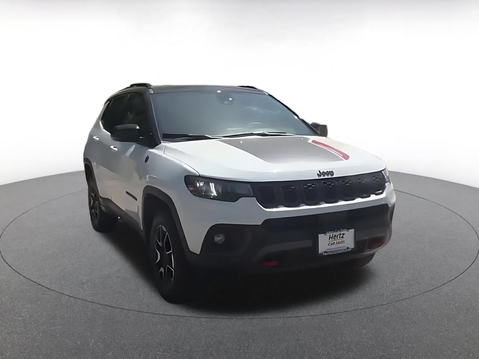 Used 2025 Jeep Compass Trailhawk AWD/4WD image 3