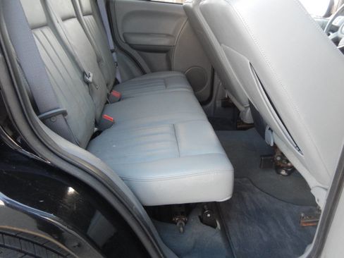 Used 2005 Jeep Liberty Limited image 32