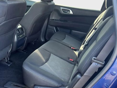 Used 2017 Nissan Pathfinder SV image 9