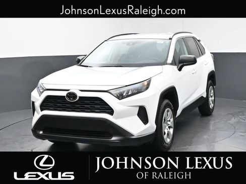 Used 2020 Toyota RAV4 LE FWD image 5