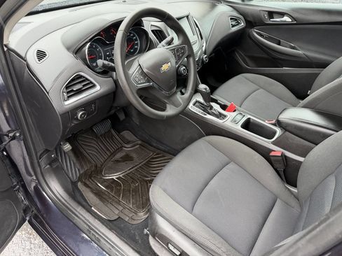 Used 2016 Chevrolet Cruze LT w/ Convenience Package FWD image 9
