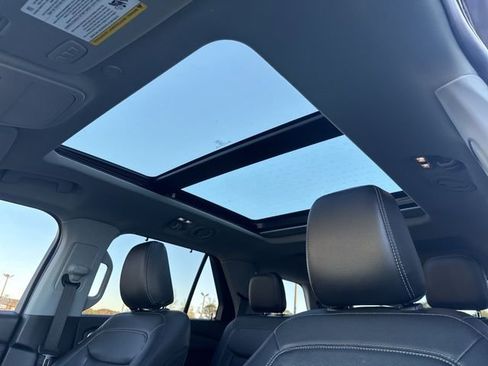 Used 2022 Ford Explorer Limited w/ Equipment Group 301A image 24