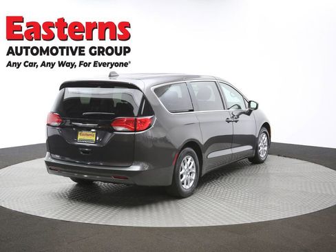 Used 2023 Chrysler Voyager LX image 40