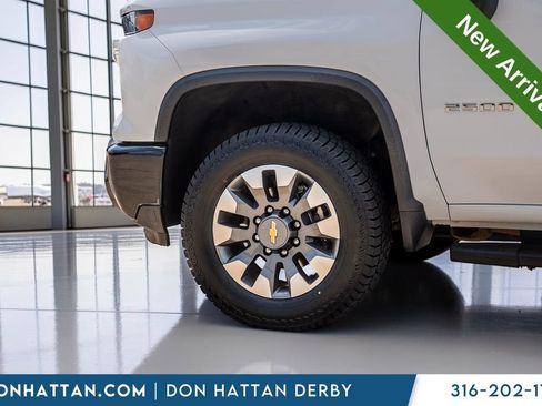 Used 2024 Chevrolet Silverado 2500 Custom w/ Custom Value Package AWD/4WD image 39