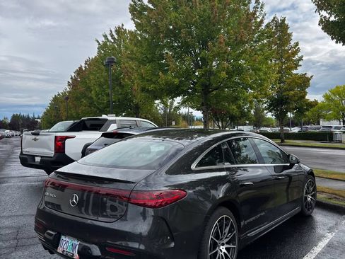 Used 2022 Mercedes-Benz EQS 450+ Sedan image 4