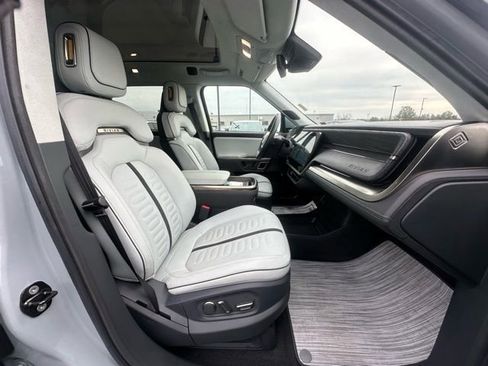 Used 2022 Rivian R1T Adventure image 28