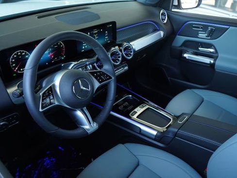 Used 2026 Mercedes-Benz GLB 250 image 2