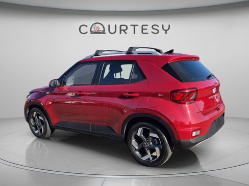 Used 2022 Hyundai Venue Limited FWD image 3