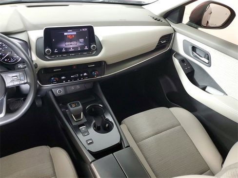 Used 2022 Nissan Rogue SV image 19