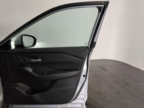 Used 2024 Nissan Rogue SV image 36