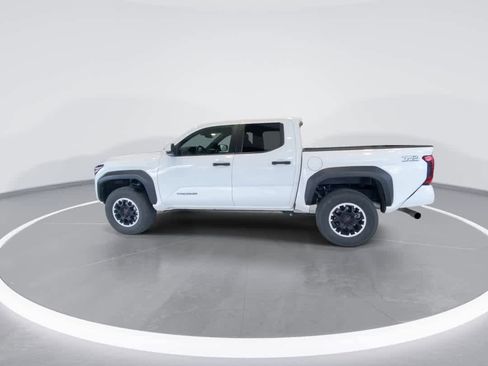 Certified 2024 Toyota Tacoma TRD Off-Road AWD/4WD image 5