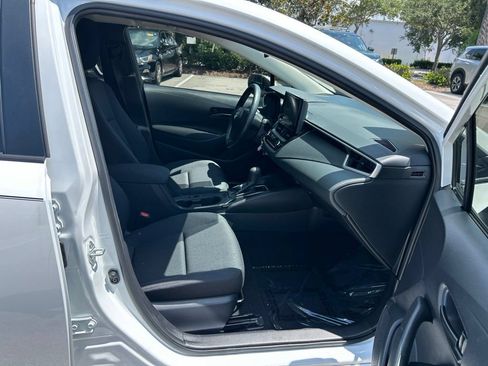 Used 2025 Toyota Corolla LE FWD image 38