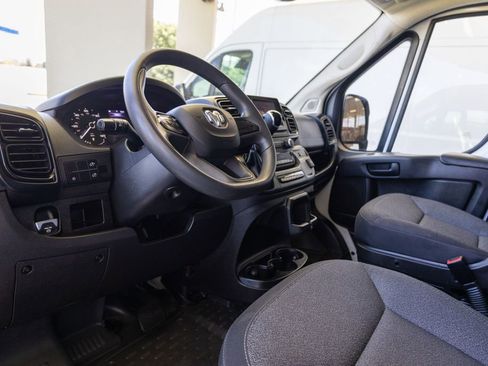 Used 2023 RAM ProMaster 2500 w/ Driver Convenience Group FWD image 9