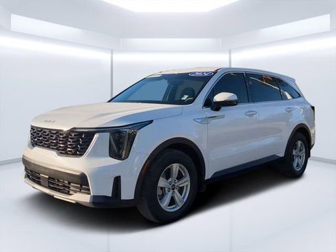 Used 2024 Kia Sorento LX FWD image 7