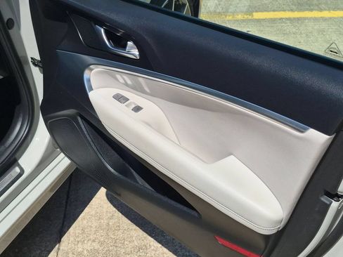 Used 2025 Genesis G70 2.5T RWD image 34