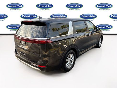 Used 2022 Kia Carnival LX image 8