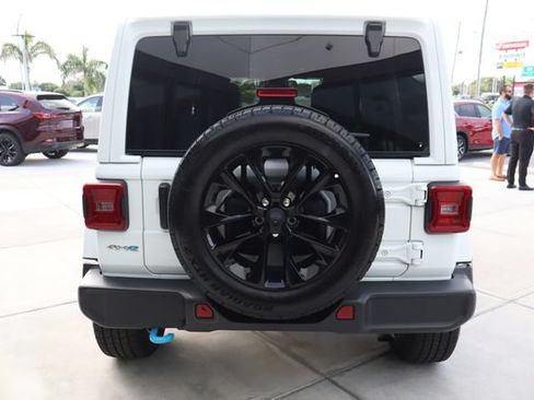Used 2024 Jeep Wrangler Unlimited Sahara AWD/4WD image 5