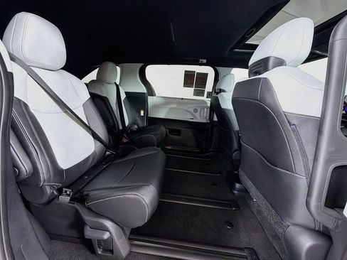 New 2026 Toyota Sienna XSE FWD image 27