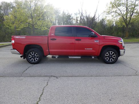 Used 2015 Toyota Tundra SR5 w/ TRD Off Road Package AWD/4WD image 7