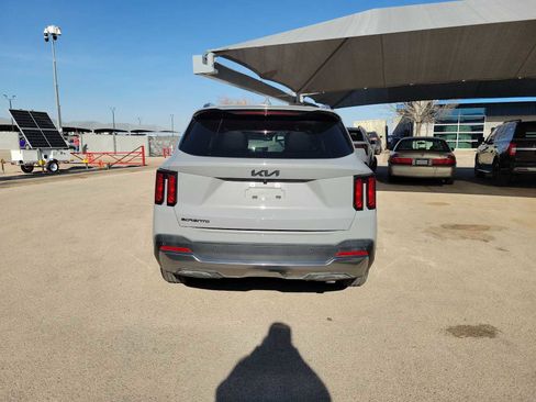 Used 2025 Kia Sorento EX FWD image 7