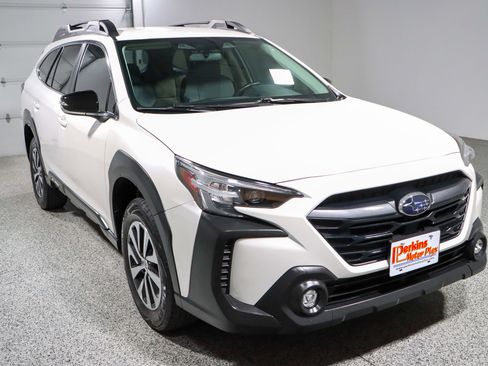 Used 2023 Subaru Outback Premium AWD/4WD image 5