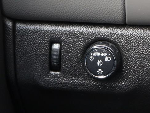 Used 2015 Chevrolet Colorado LT w/ Luxury Package RWD image 22