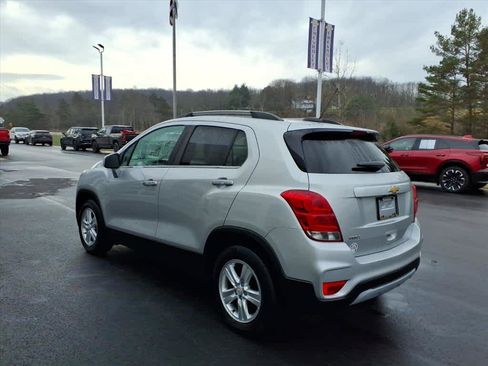 Used 2018 Chevrolet Trax LT w/ LT Convenience Package image 4