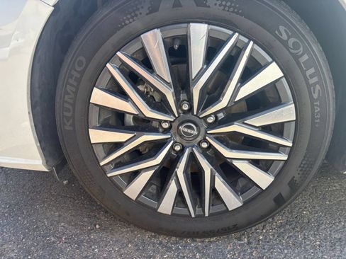 Used 2025 Nissan Altima 2.5 SV FWD image 27