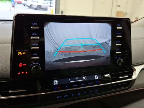 Used 2023 Toyota Sienna LE FWD image 18