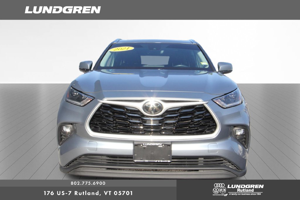 Used 2021 Toyota Highlander XLE AWD/4WD image 9