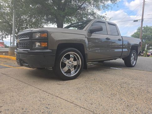 Used 2015 Chevrolet Silverado 1500 W/T RWD image 2