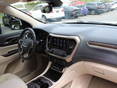 Used 2022 GMC Acadia Denali w/ Denali Ultimate Package AWD/4WD image 18
