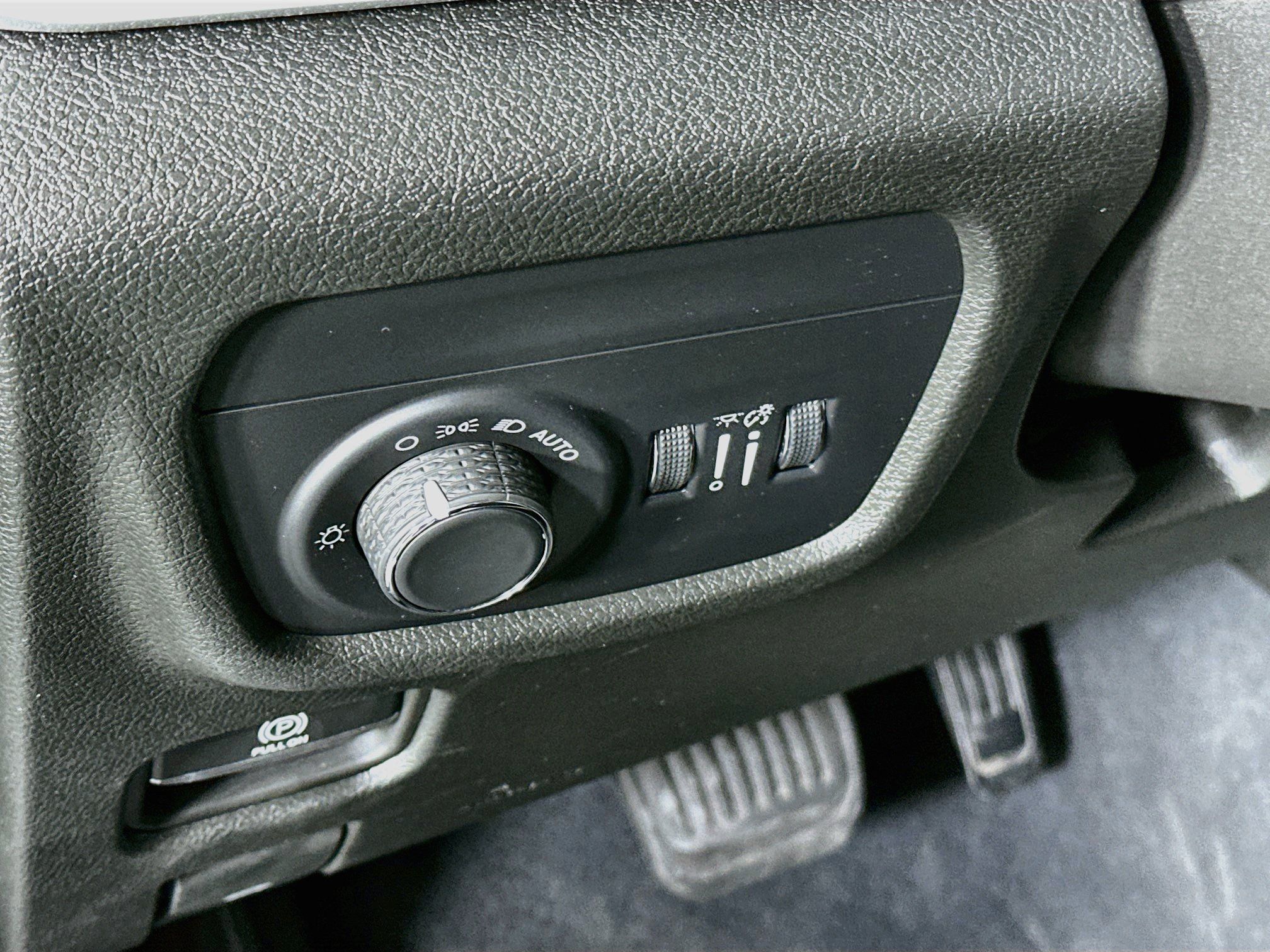 Used 2023 Jeep Grand Cherokee Altitude RWD image 17
